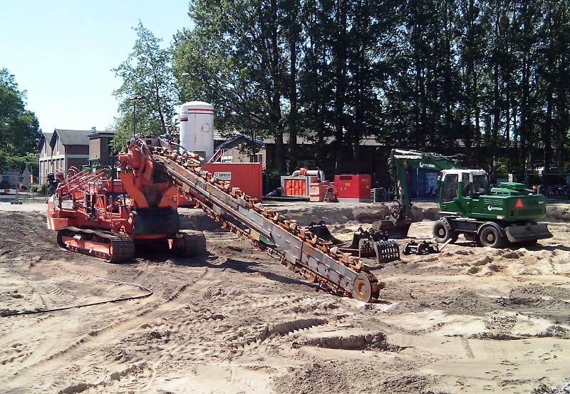 Trencher mastenbroek harderwijk met 8 meter boom 